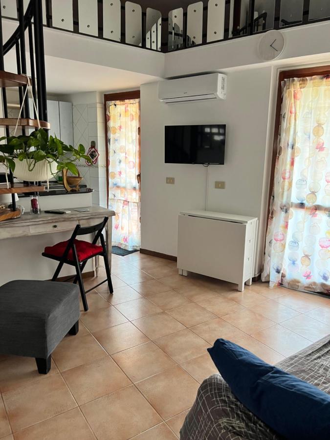 Appartement Mansardina A Pochi Passi Da Roma à Morlupo Extérieur photo